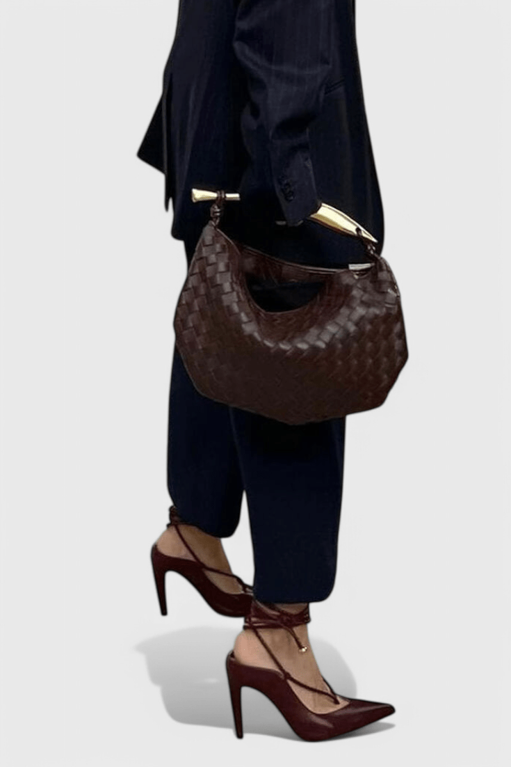 Bolso Woven Gerda con Asa Dorada