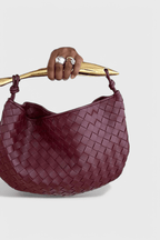 Bolso Woven Gerda con Asa Dorada