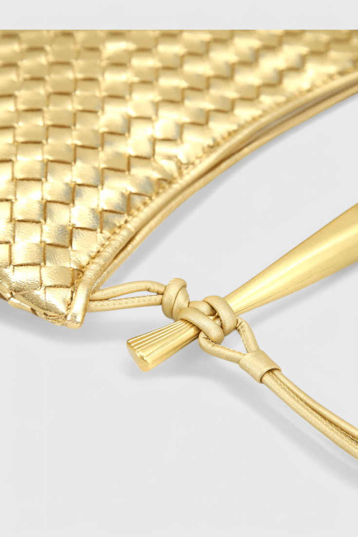 Bolso Woven Gerda con Asa Dorada