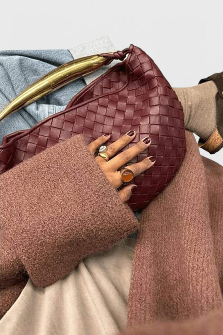 Bolso Woven Gerda con Asa Dorada