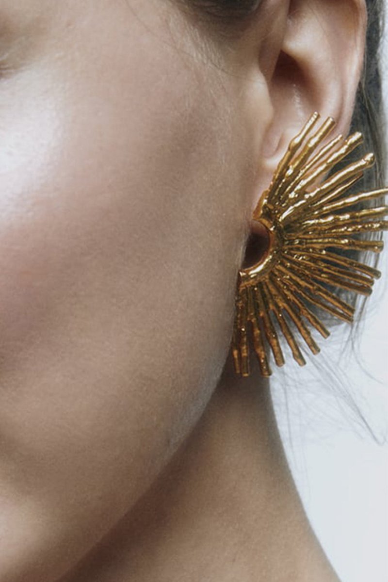 Pendientes de metal con diseño de borde ondulado